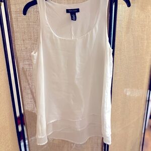 White House Black Market:with chiffon layer on top. Lined with cotton as liner.